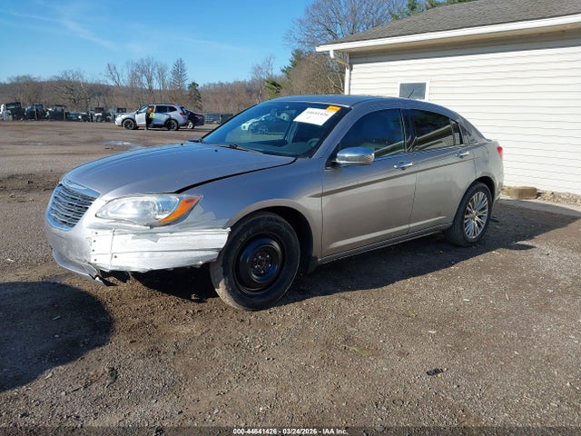 44641426 :رقم المزاد ، 1C3CCBCG5DN520426 vin ، 2013 Chrysler 200 Limited مزاد بيع