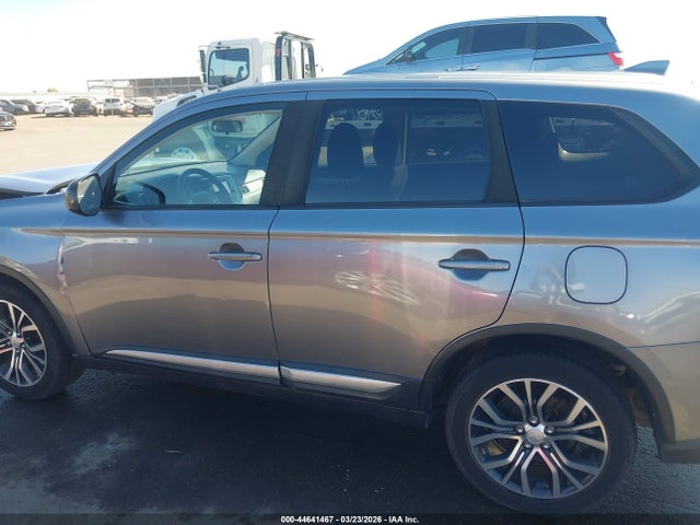 JA4AZ2A37HZ028426 Mitsubishi Outlander Es
