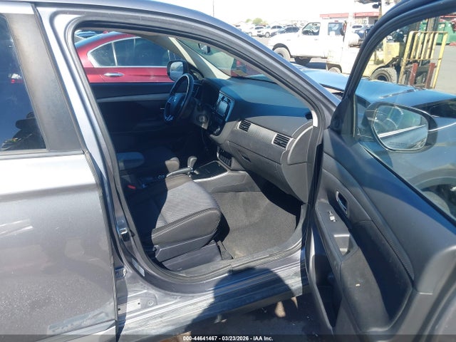 JA4AZ2A37HZ028426 Mitsubishi Outlander Es