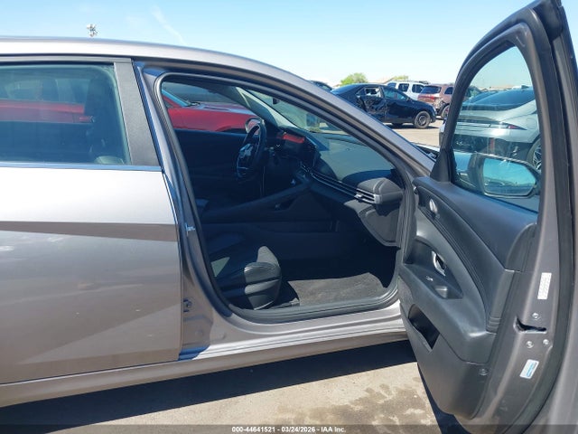 2023 Hyundai Elantra Limited მანქანა იყიდება აუქციონზე, vin: KMHLP4AG9PU505643, აუქციონის ნომერი: 44641521