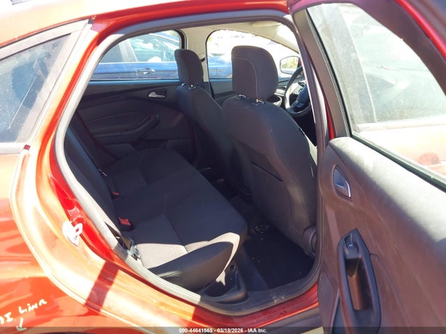 1FADP3F29JL319717 Ford FOCUS SE