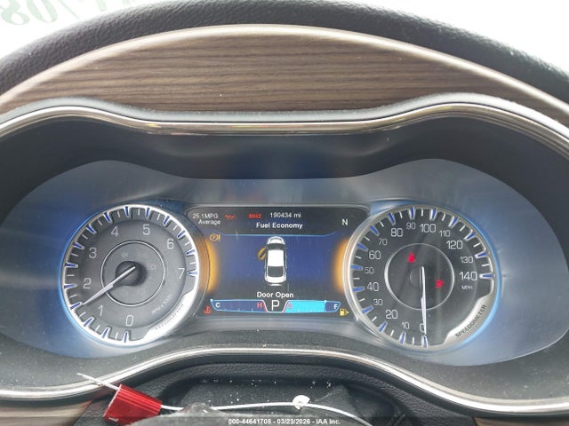 2015 Chrysler 200 C მანქანა იყიდება აუქციონზე, vin: 1C3CCCCG5FN581087, აუქციონის ნომერი: 44641708