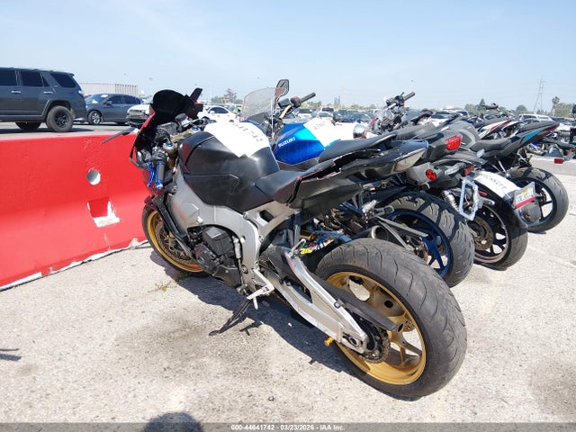 2017 HONDA CBR1000 JH2SC7779HK000131 Photo 2