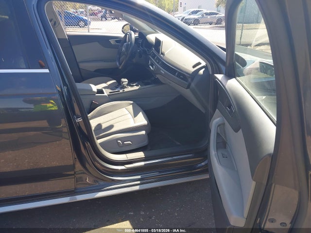 Продажа на аукционе авто 2017 Audi A4 Allroad 2.0t Premium, vin: WA18NAF49HA054207, номер лота: 44641855