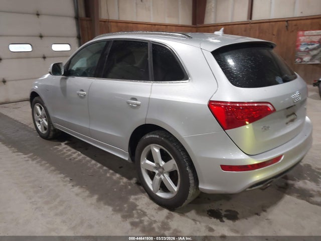 2011 AUDI Q5 WA1DKAFPXBA048909 Photo 2