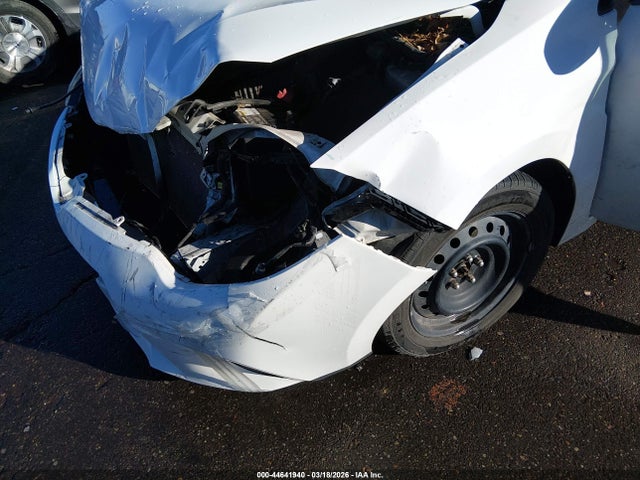2T1BURHE3FC471530 Toyota COROLLA LE