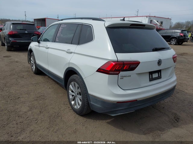 44641977 :رقم المزاد ، 3VV2B7AX0JM010678 vin ، 2018 Volkswagen Tiguan 2.0t Se/2.0t Sel مزاد بيع