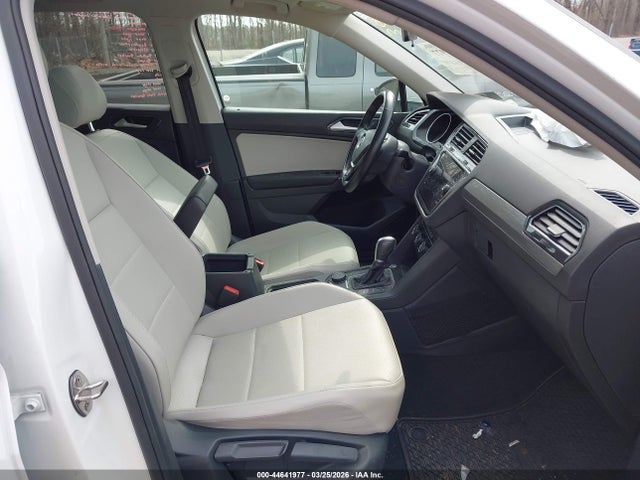 44641977 :رقم المزاد ، 3VV2B7AX0JM010678 vin ، 2018 Volkswagen Tiguan 2.0t Se/2.0t Sel مزاد بيع