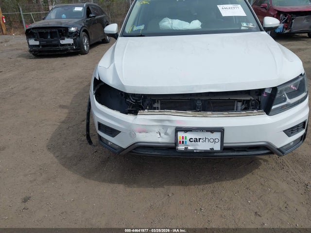 44641977 :رقم المزاد ، 3VV2B7AX0JM010678 vin ، 2018 Volkswagen Tiguan 2.0t Se/2.0t Sel مزاد بيع