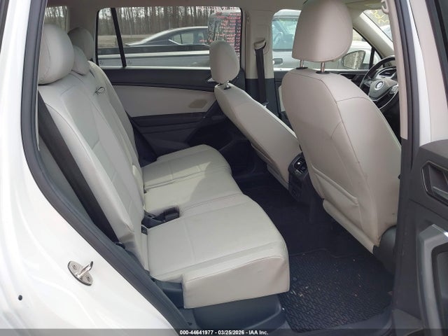 44641977 :رقم المزاد ، 3VV2B7AX0JM010678 vin ، 2018 Volkswagen Tiguan 2.0t Se/2.0t Sel مزاد بيع