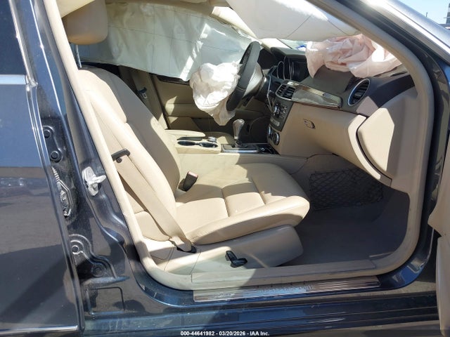 2014 Mercedes-benz C 250 Sport მანქანა იყიდება აუქციონზე, vin: WDDGF4HB0EA952630, აუქციონის ნომერი: 44641982