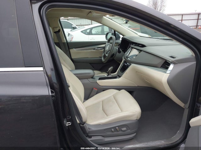 2017 CADILLAC XT5 1GYKNERS4HZ142722 Photo 4