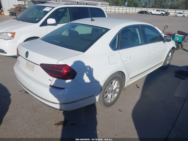 Aukcja sprzedaży 2017 Volkswagen Passat 1.8t S, vin: 1VWAT7A3XHC072084, numer aukcji: 44642046