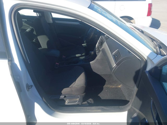 Aukcja sprzedaży 2017 Volkswagen Passat 1.8t S, vin: 1VWAT7A3XHC072084, numer aukcji: 44642046