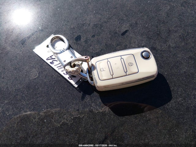 3VWJD7AT8KM717818 Volkswagen Beetle 2.0t Se