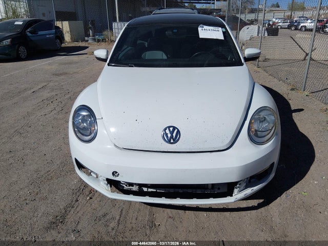 3VWJD7AT8KM717818 Volkswagen Beetle 2.0t Se