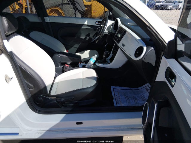 3VWJD7AT8KM717818 Volkswagen Beetle 2.0t Se