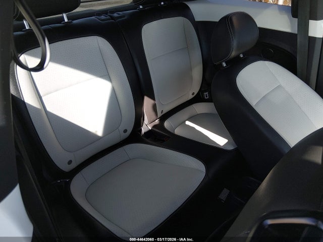 3VWJD7AT8KM717818 Volkswagen Beetle 2.0t Se