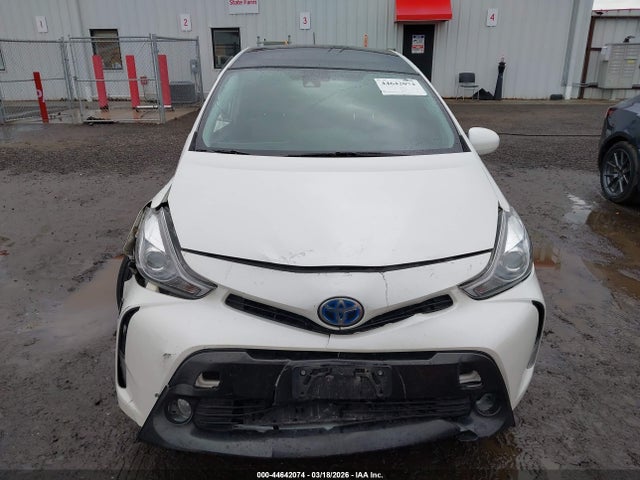 JTDZN3EU1FJ038099 Toyota Prius V Five