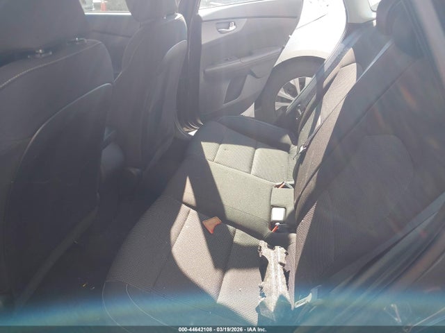 3KPF24AD8LE245640 KIA Forte Lxs
