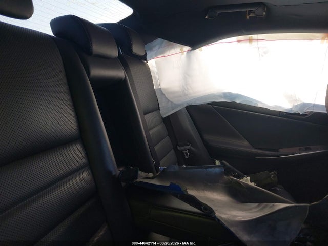 JTHBA1D27G5018000 Lexus IS 200T