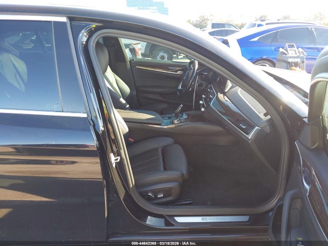 2019 BMW 530E WBAJA9C56KB388983 Photo 4