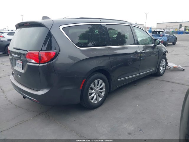 2C4RC1BG0JR290391 Chrysler Pacifica Touring L
