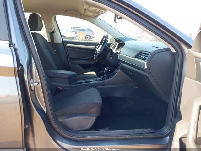 2019 VOLKSWAGEN JETTA 3VWCB7BU6KM127106 Photo 4