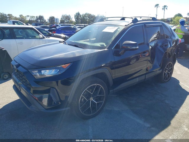 Toyota RAV4 LE 2019 JTMK1RFV3KD017335 Image 2