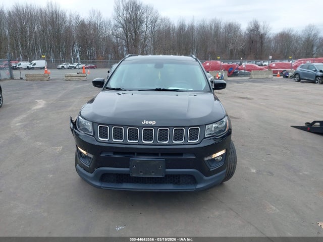 44642556 :رقم المزاد ، 3C4NJDBBXHT650963 vin ، 2017 Jeep New Compass Latitude 4x4 مزاد بيع