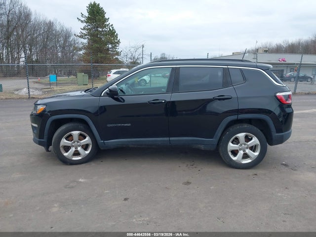 44642556 :رقم المزاد ، 3C4NJDBBXHT650963 vin ، 2017 Jeep New Compass Latitude 4x4 مزاد بيع