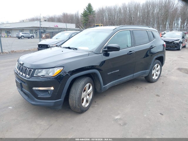 44642556 :رقم المزاد ، 3C4NJDBBXHT650963 vin ، 2017 Jeep New Compass Latitude 4x4 مزاد بيع