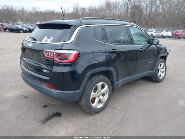 44642556 :رقم المزاد ، 3C4NJDBBXHT650963 vin ، 2017 Jeep New Compass Latitude 4x4 مزاد بيع