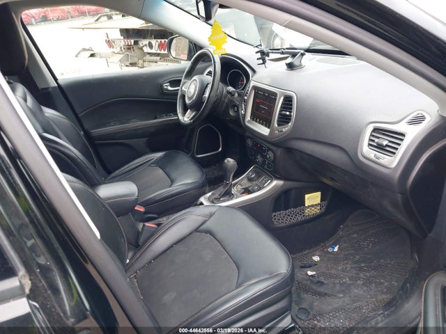 44642556 :رقم المزاد ، 3C4NJDBBXHT650963 vin ، 2017 Jeep New Compass Latitude 4x4 مزاد بيع