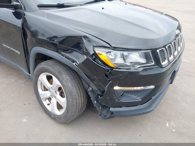 44642556 :رقم المزاد ، 3C4NJDBBXHT650963 vin ، 2017 Jeep New Compass Latitude 4x4 مزاد بيع