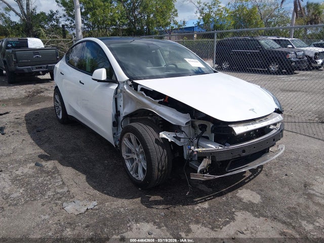 2024 TESLA MODEL Y 7SAYGDEE7RA266592 Photo 0