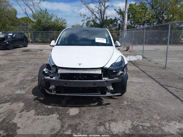 2024 Tesla Model Y Long Range Dual Motor All-wheel Drive მანქანა იყიდება აუქციონზე, vin: 7SAYGDEE7RA266592, აუქციონის ნომერი: 44642608