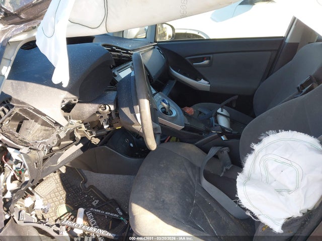 Toyota Prius Two 2015 JTDKN3DU9F2003730 Image 16