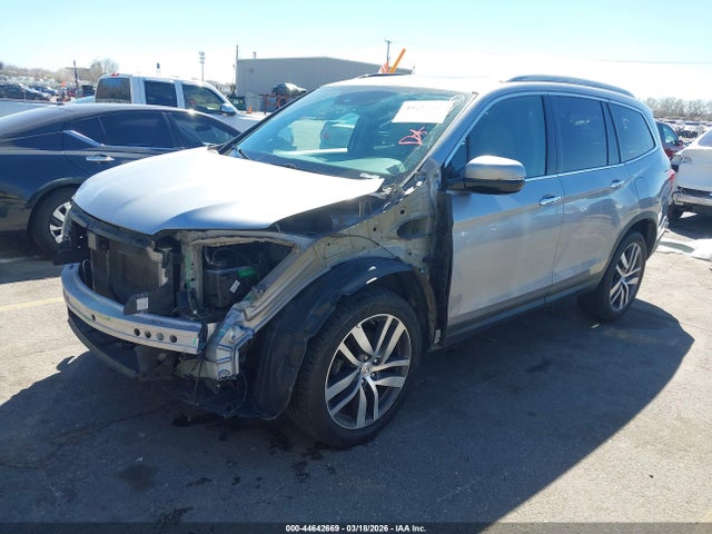 Honda Pilot Touring 2017 5FNYF6H98HB003460 Image 2