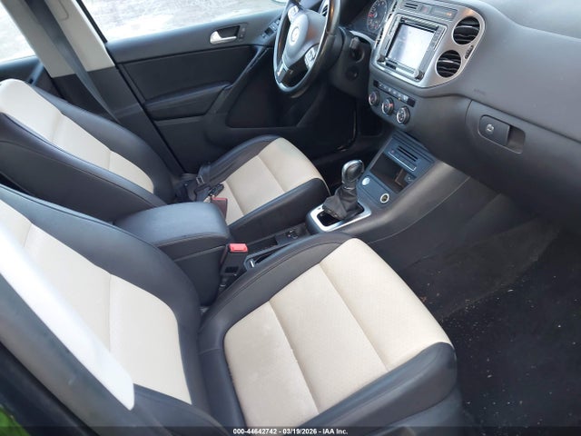 2017 Volkswagen Tiguan 2.0t/2.0t S მანქანა იყიდება აუქციონზე, vin: WVGAV7AX2HK023236, აუქციონის ნომერი: 44642742