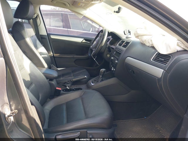 44642792 :رقم المزاد ، 3VWDX7AJ2DM365678 vin ، 2013 Volkswagen Jetta 2.5l Se مزاد بيع