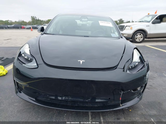 44642800 :رقم المزاد ، 5YJ3E1EA8JF010171 vin ، 2018 Tesla Model 3 Long Range/mid Range مزاد بيع