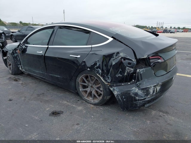 2018 TESLA MODEL 3 5YJ3E1EA8JF010171 Photo 2