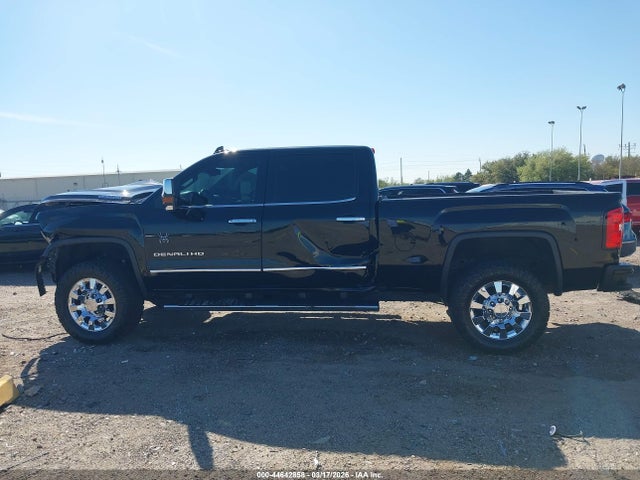 2017 Gmc Sierra 2500hd Denali მანქანა იყიდება აუქციონზე, vin: 1GT12UEY7HF144965, აუქციონის ნომერი: 44642858