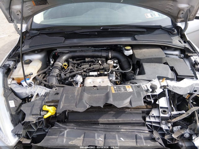 1FADP3FEXJL200486 Ford FOCUS SE