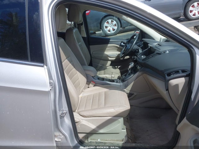 Продажа на аукционе авто 2015 Ford Escape Se, vin: 1FMCU9G98FUB13556, номер лота: 44642957