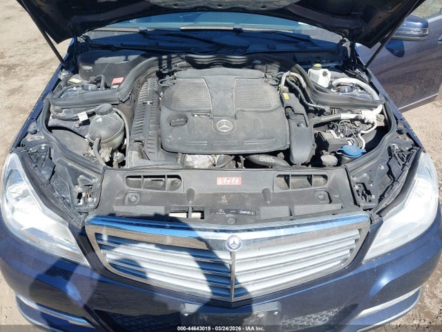 2013 Mercedes-benz C 300 Luxury 4matic მანქანა იყიდება აუქციონზე, vin: WDDGF8AB6DR252970, აუქციონის ნომერი: 44643019