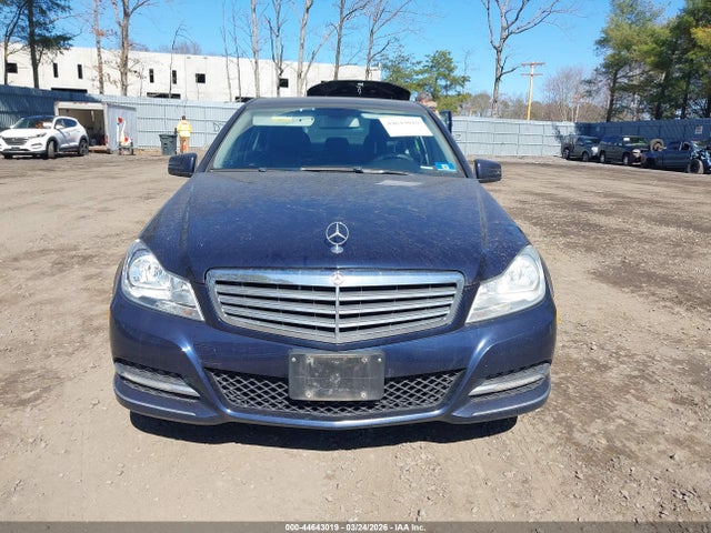 2013 Mercedes-benz C 300 Luxury 4matic მანქანა იყიდება აუქციონზე, vin: WDDGF8AB6DR252970, აუქციონის ნომერი: 44643019