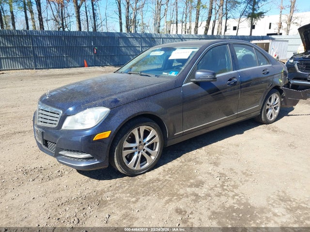 2013 Mercedes-benz C 300 Luxury 4matic მანქანა იყიდება აუქციონზე, vin: WDDGF8AB6DR252970, აუქციონის ნომერი: 44643019