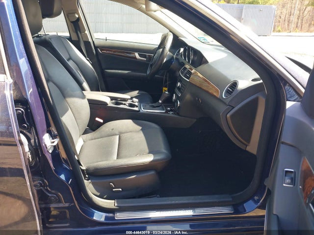 2013 Mercedes-benz C 300 Luxury 4matic მანქანა იყიდება აუქციონზე, vin: WDDGF8AB6DR252970, აუქციონის ნომერი: 44643019
